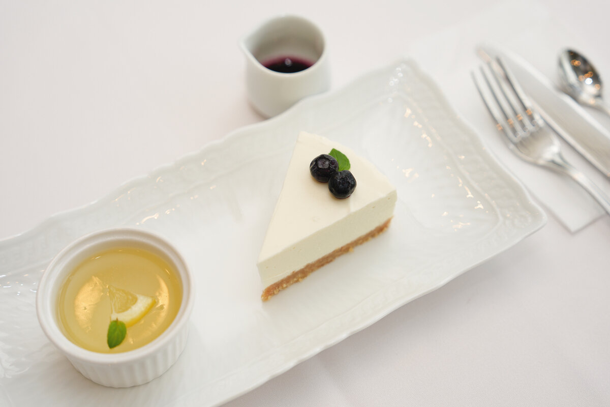 伊藤匠2冠の2日目午前のおやつは「レアチーズケーキ」と「レモンゼリー」（日本将棋連盟提供）