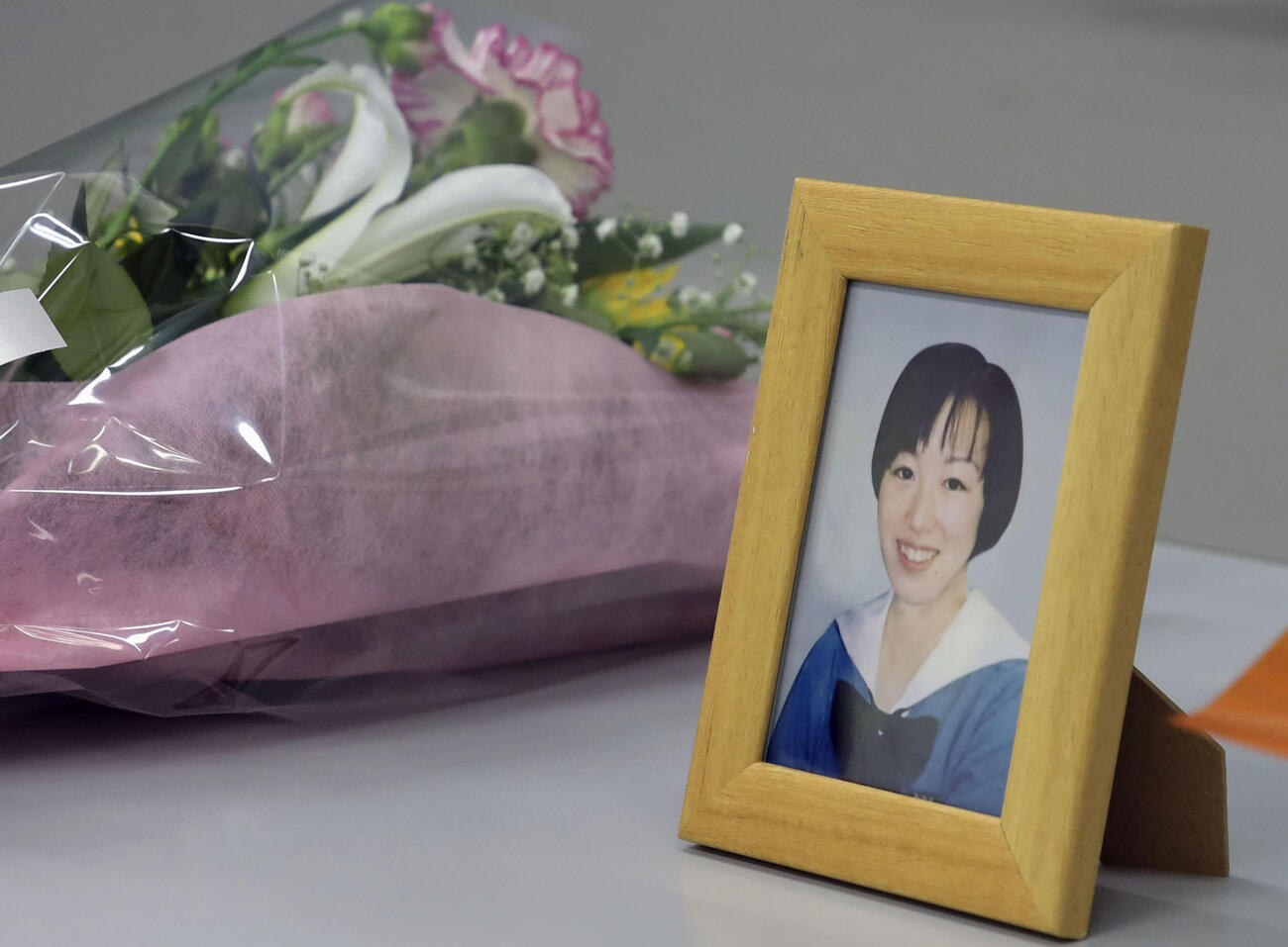 追悼礼拝会場に置かれた矢吹恵さんの写真＝30日午後、東京都町田市(共同)