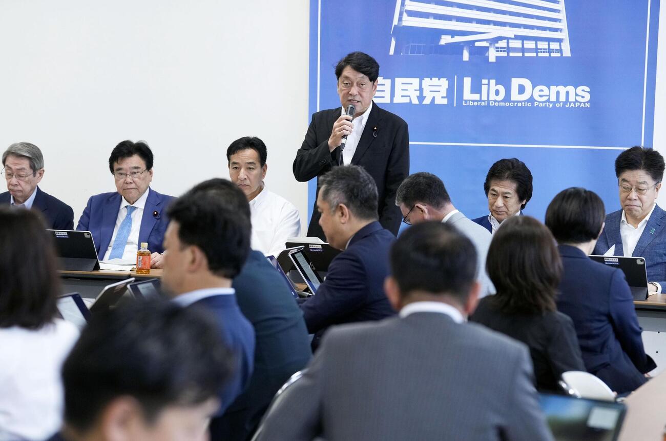 飲食料品の消費減税について議論する自民党の税制調査会と社会保障制度調査会の合同会議＝31日午前、東京・永田町の党本部（共同）