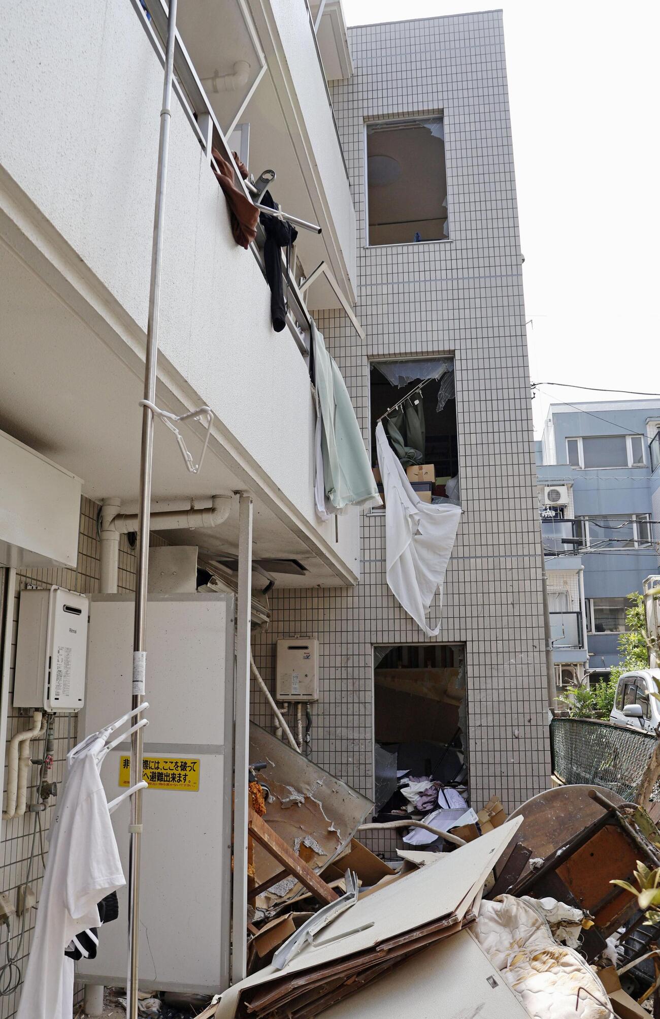 千葉県市川市のマンション爆発現場周辺（共同）