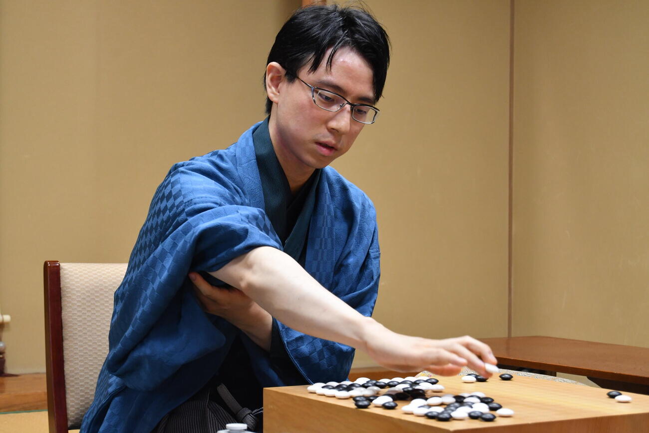 「和服をどこで着る機会があるかもしれません」と語った一力遼名人