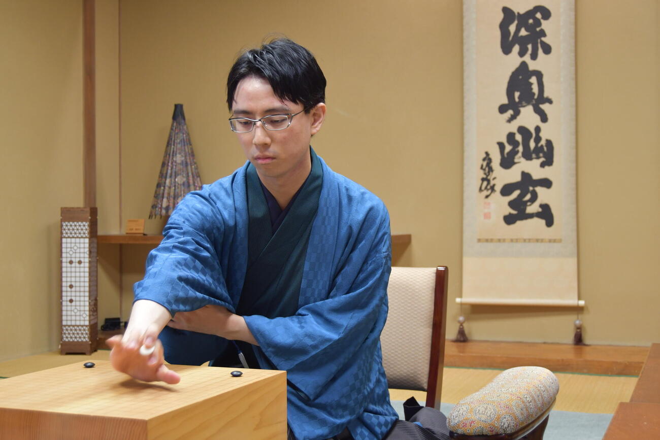 「和服をどこで着る機会があるかもしれません」と語った一力遼名人