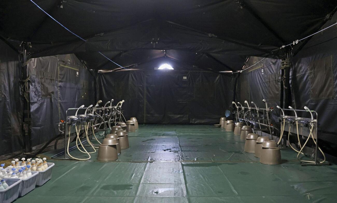 陸上自衛隊が設置した仮設風呂「火の国の湯」（共同）