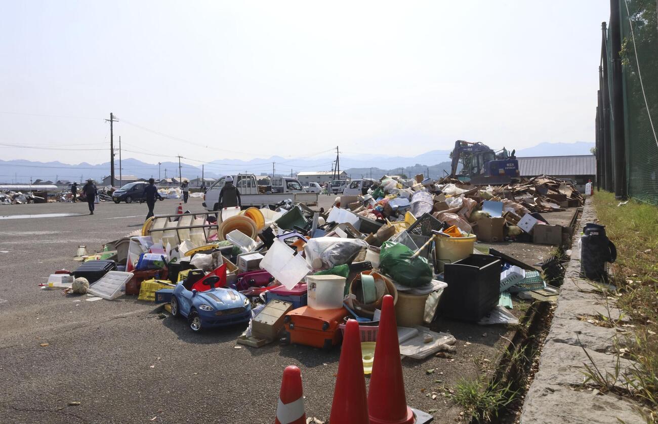 熊本県氷川町の災害ごみ仮置き場（共同）