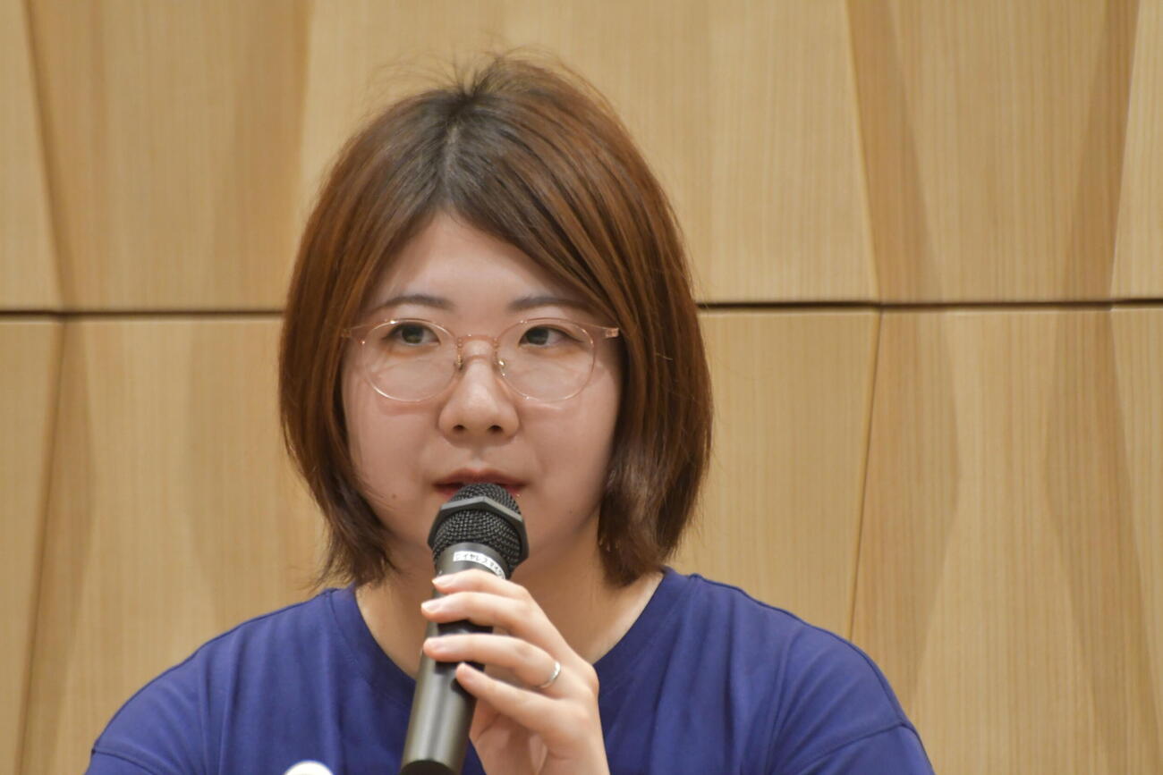 防衛なら通算5期獲得となり「クイーン白玲」の称号を得る白玲戦7番勝負を前に記者会見に応じた西山朋佳白玲