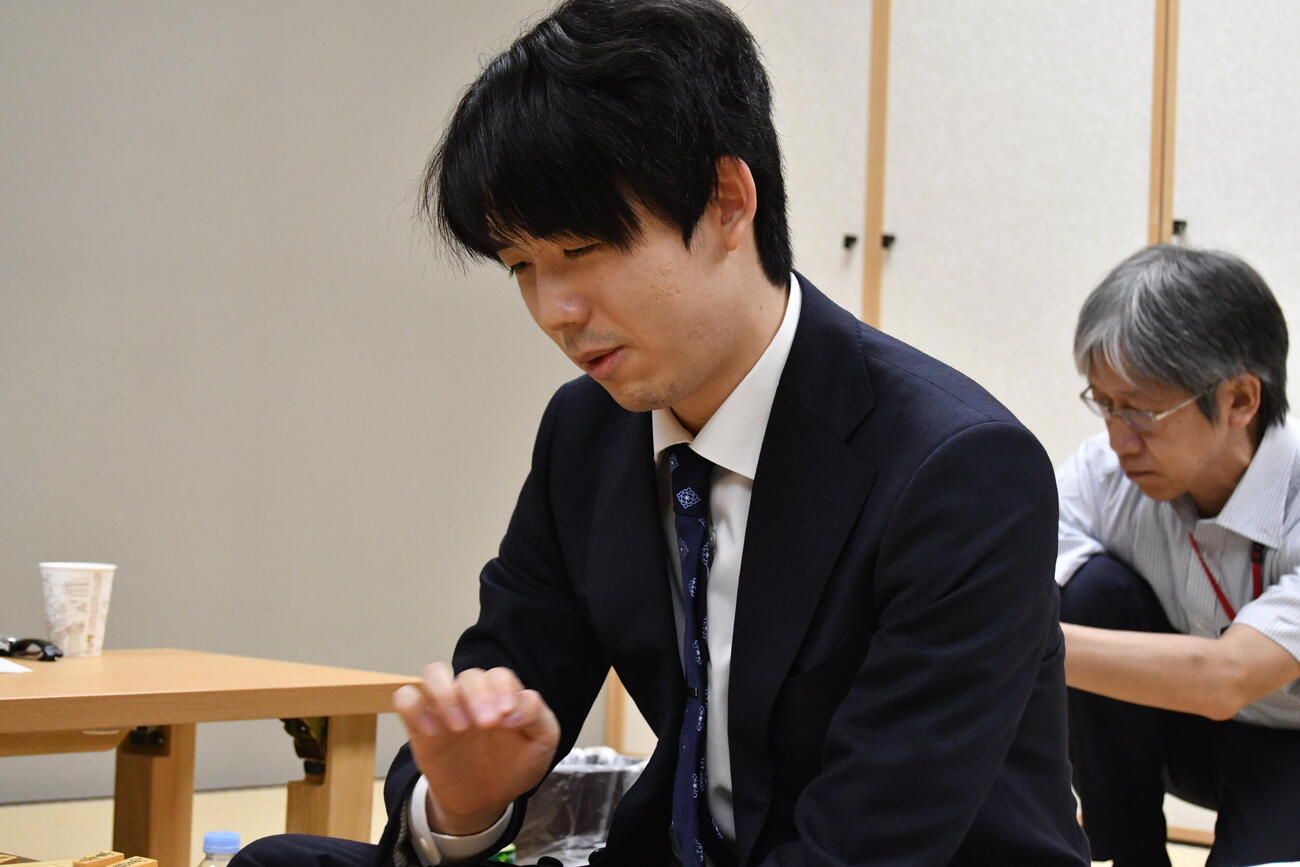 広瀬章人九段に敗れて王座復位が来年以降に持ち越された藤井聡太6冠