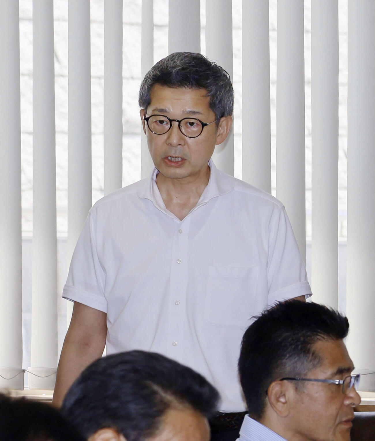 自民党福岡県議団の総会であいさつする松尾統章会長＝7日午後、福岡市(共同)