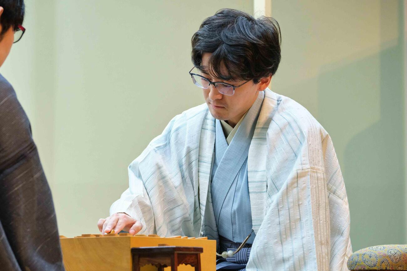 攻め合いの末に敗れた伊藤匠2冠（将棋日本シリーズ総合事務局）