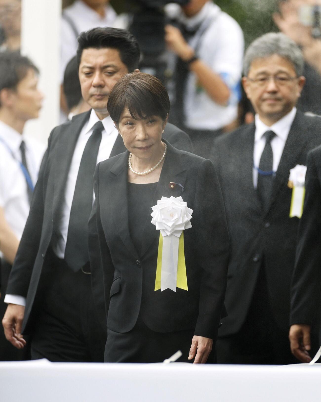 「長崎原爆犠牲者慰霊平和祈念式典」の会場に到着した高市首相（共同）
