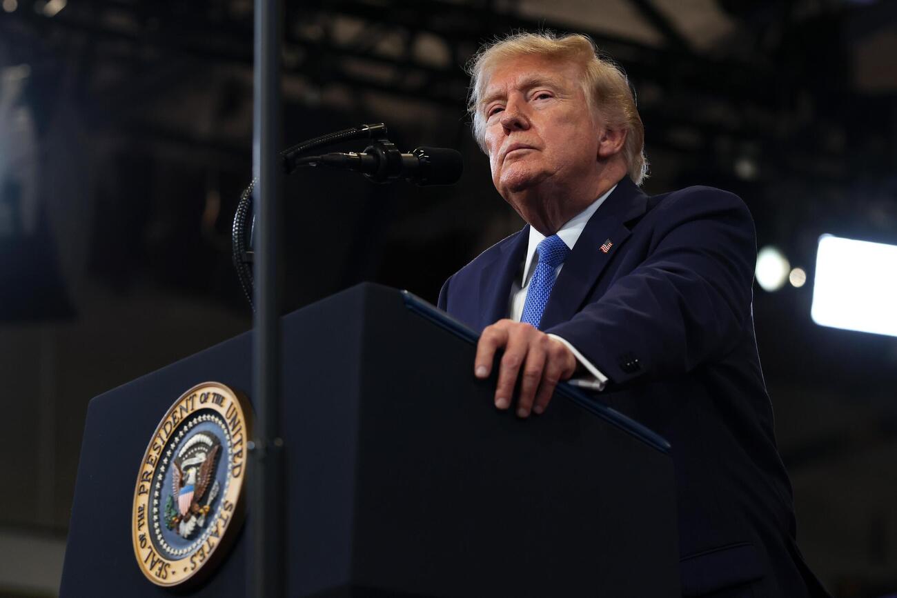 14日、米東部ニューヨーク州で演説するトランプ大統領（ゲッティ＝共同）