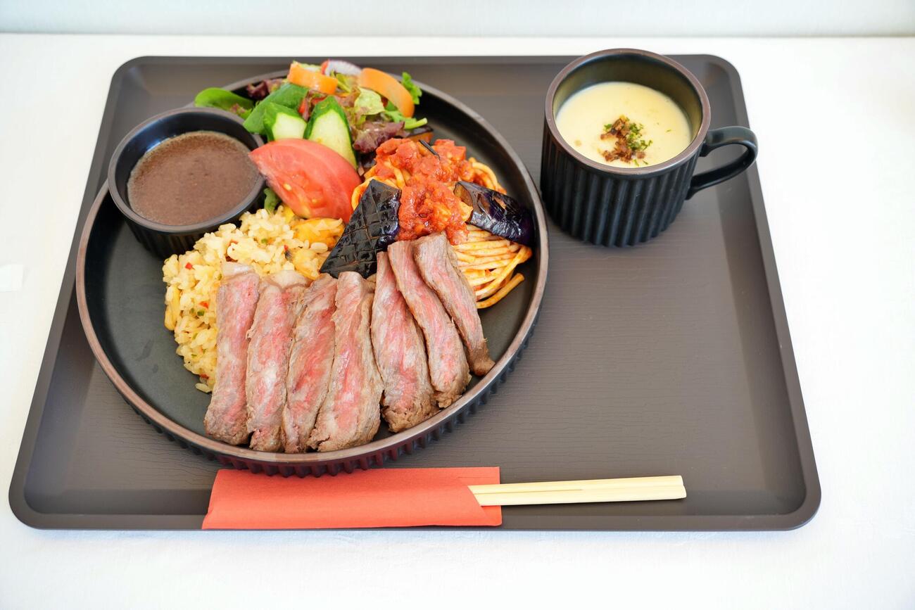 藤井聡太王位の昼食「長崎の恵みのトルコライス」（日本将棋連盟提供）