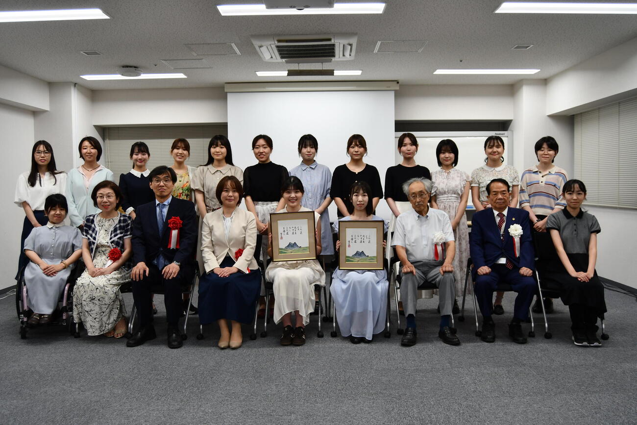 「第1回　TLEOグループ　この道杯・女流瑞光戦」の参加棋士と関係者の皆さん