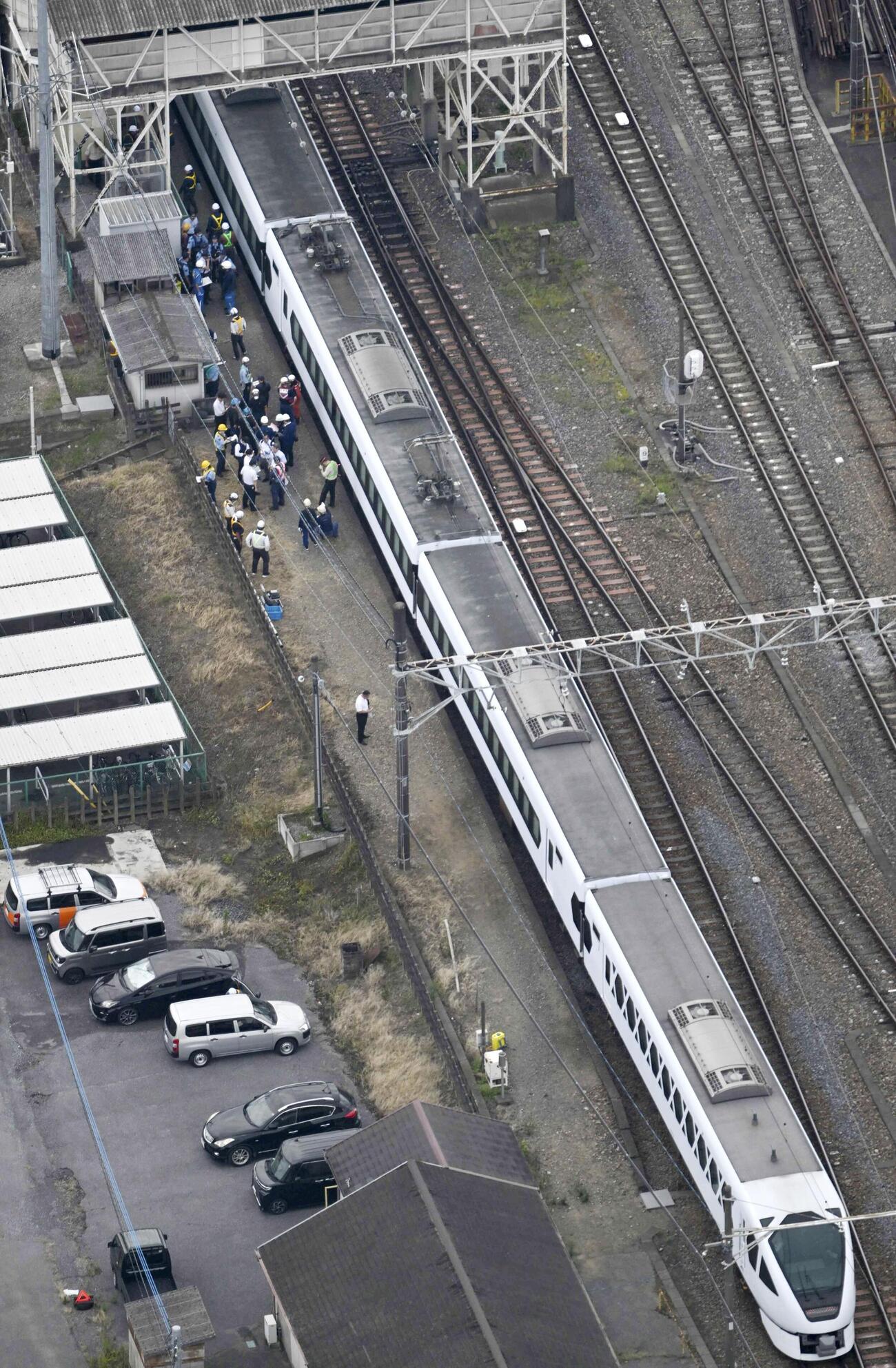 東武日光線新鹿沼駅の構内で作業員4人をはね、停車した特急列車スペーシアX2号＝20日、栃木県鹿沼市(共同)
