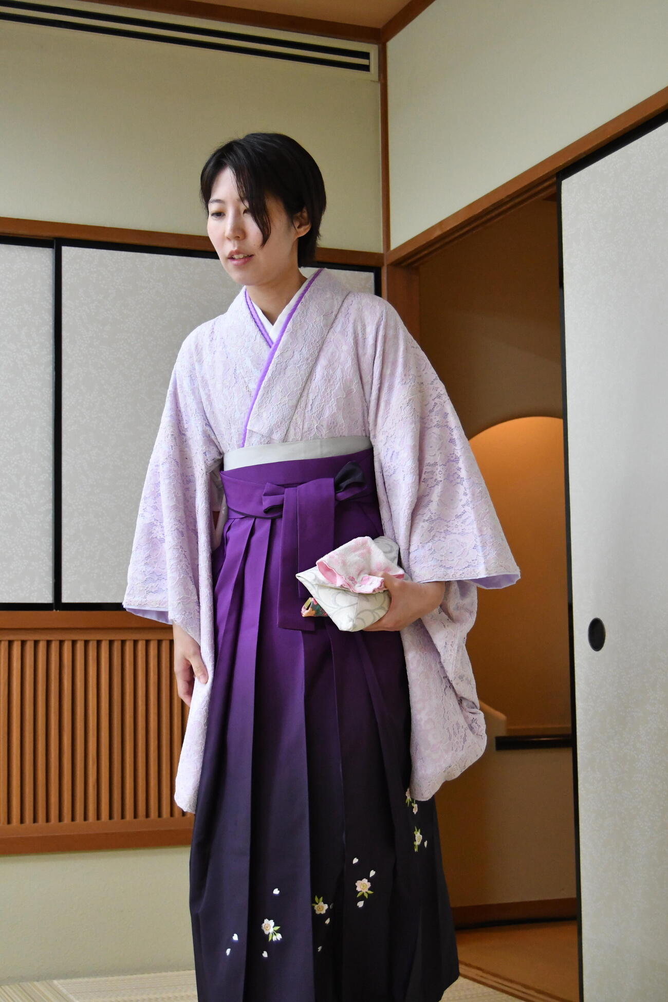 対局場に先に入室してきた福間香奈女流4冠