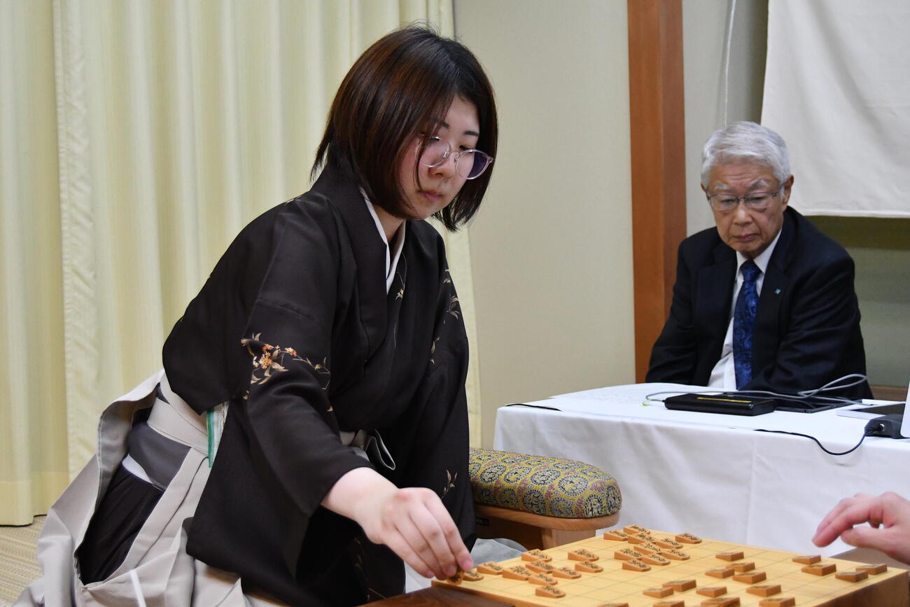 粘って逆転勝ちで開幕局を制した西山朋佳白玲