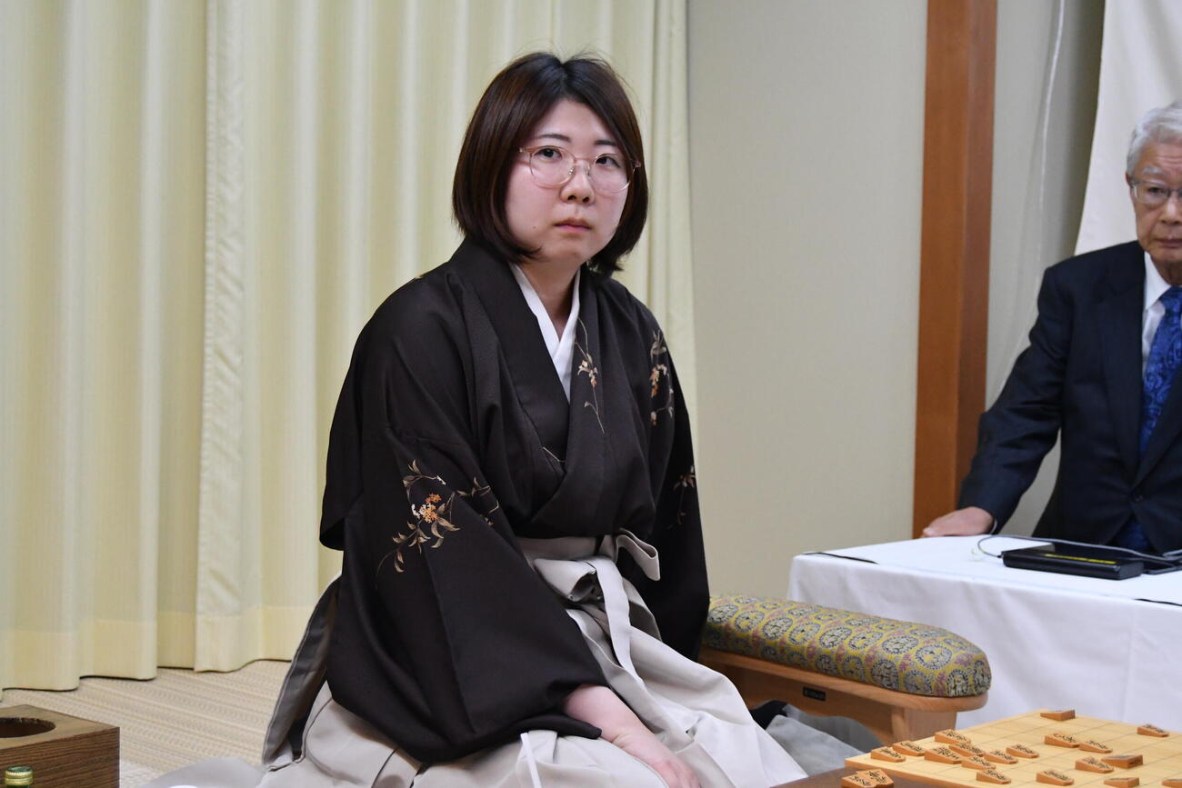 開幕局で粘って逆転勝ちした西山朋佳白玲