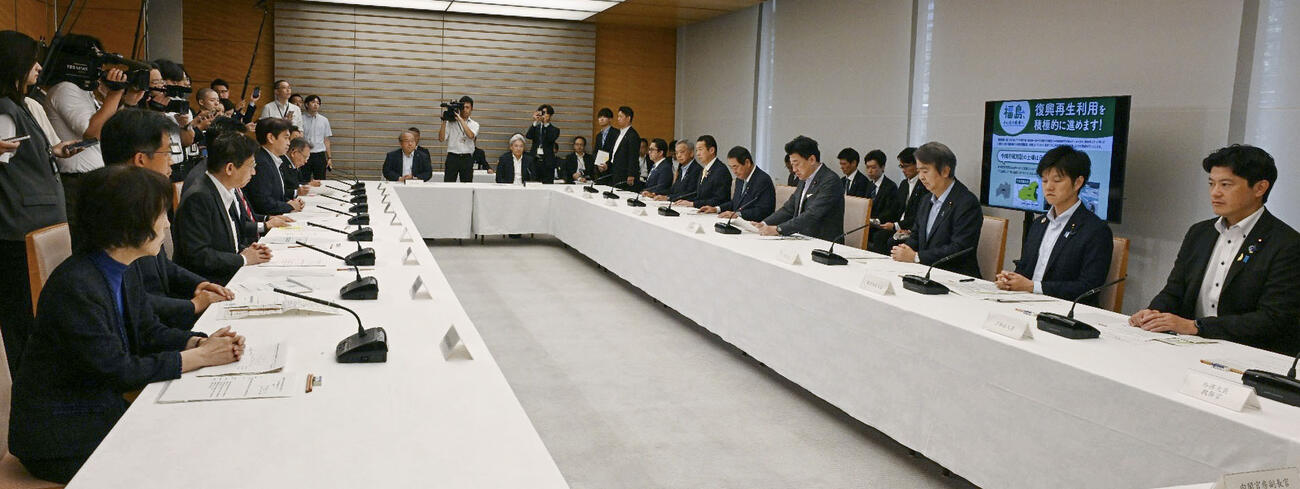 東電福島第1原発事故に伴って福島県内の除染で出た土などの県外最終処分に向けた全閣僚会議（共同）