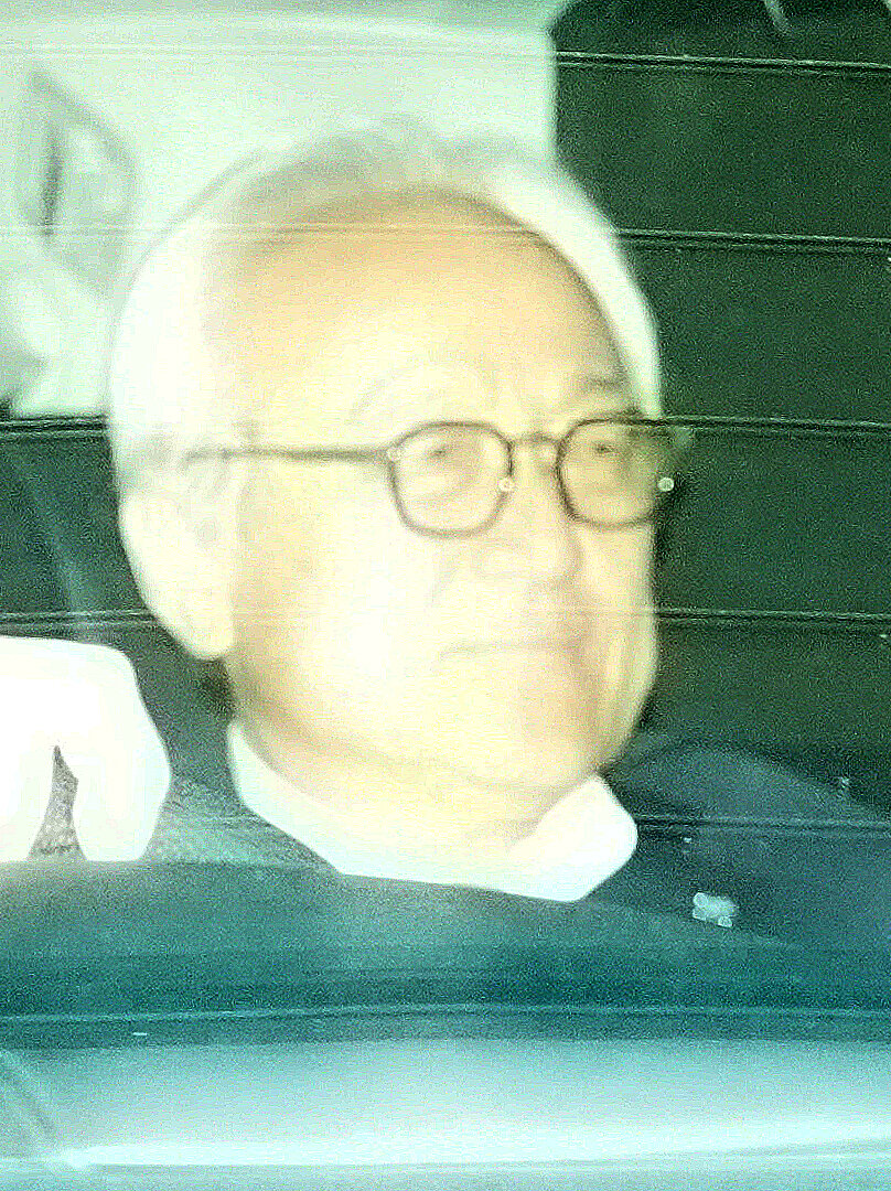 女性議員研究交流大会に全国都道府県議会議長会会長として出席し、会場から引き揚げる福岡県議会議長の蔵内勇夫氏（撮影・江口和貴）