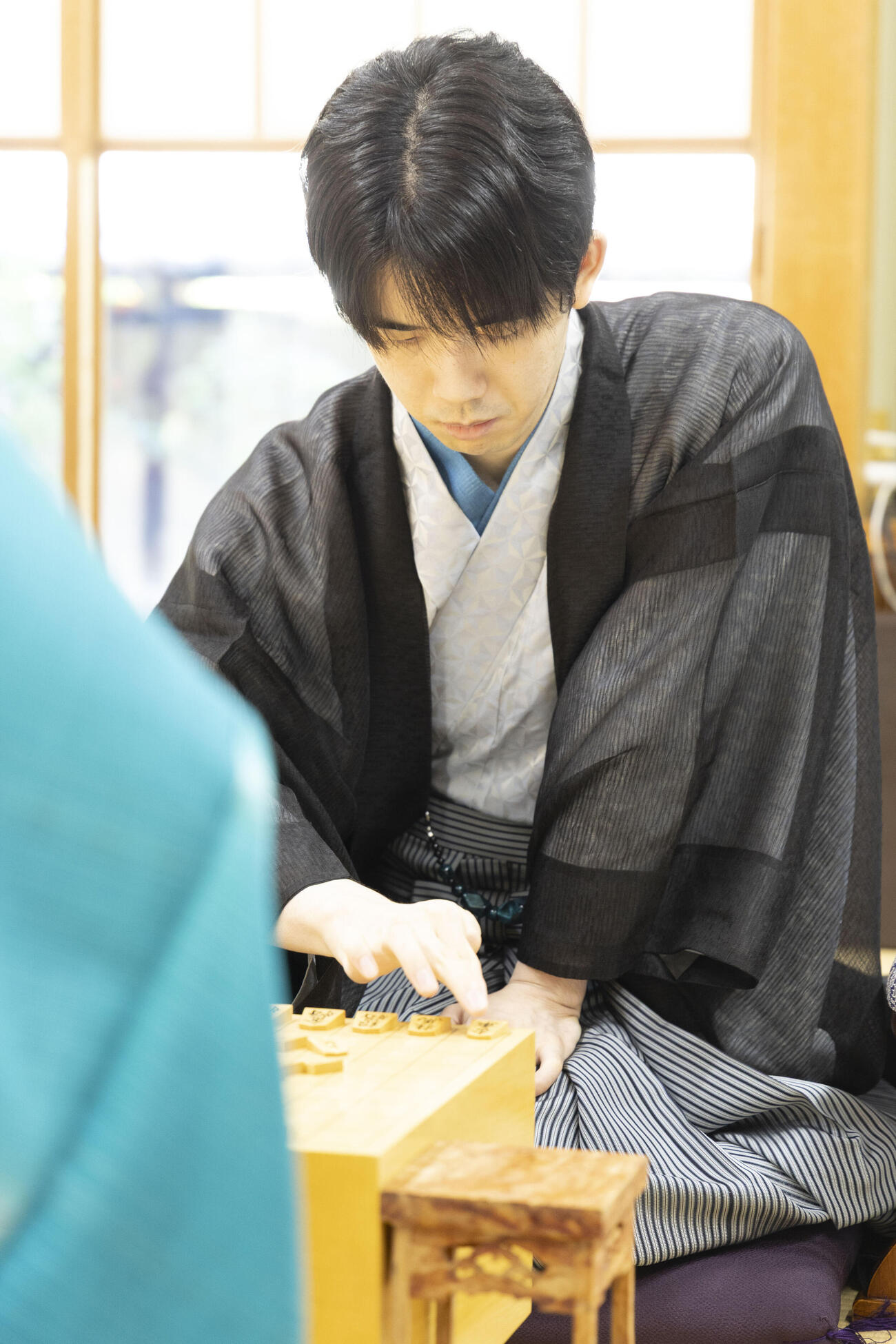 王位戦第5局、徳島対局に臨んだ藤井聡太王位（日本将棋連盟提供）