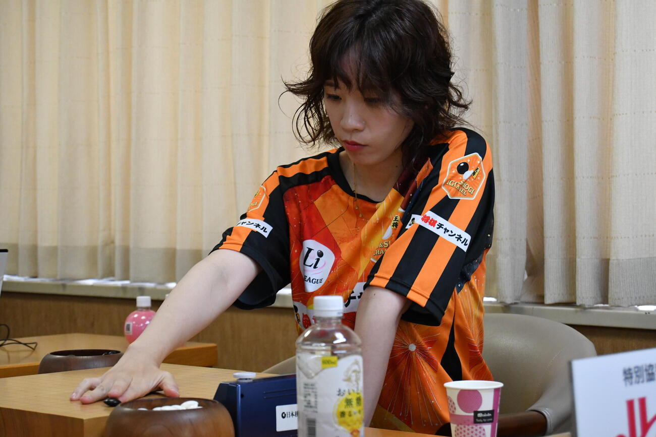 チーム囲碁・将棋チャンネル三将の謝依旻七段