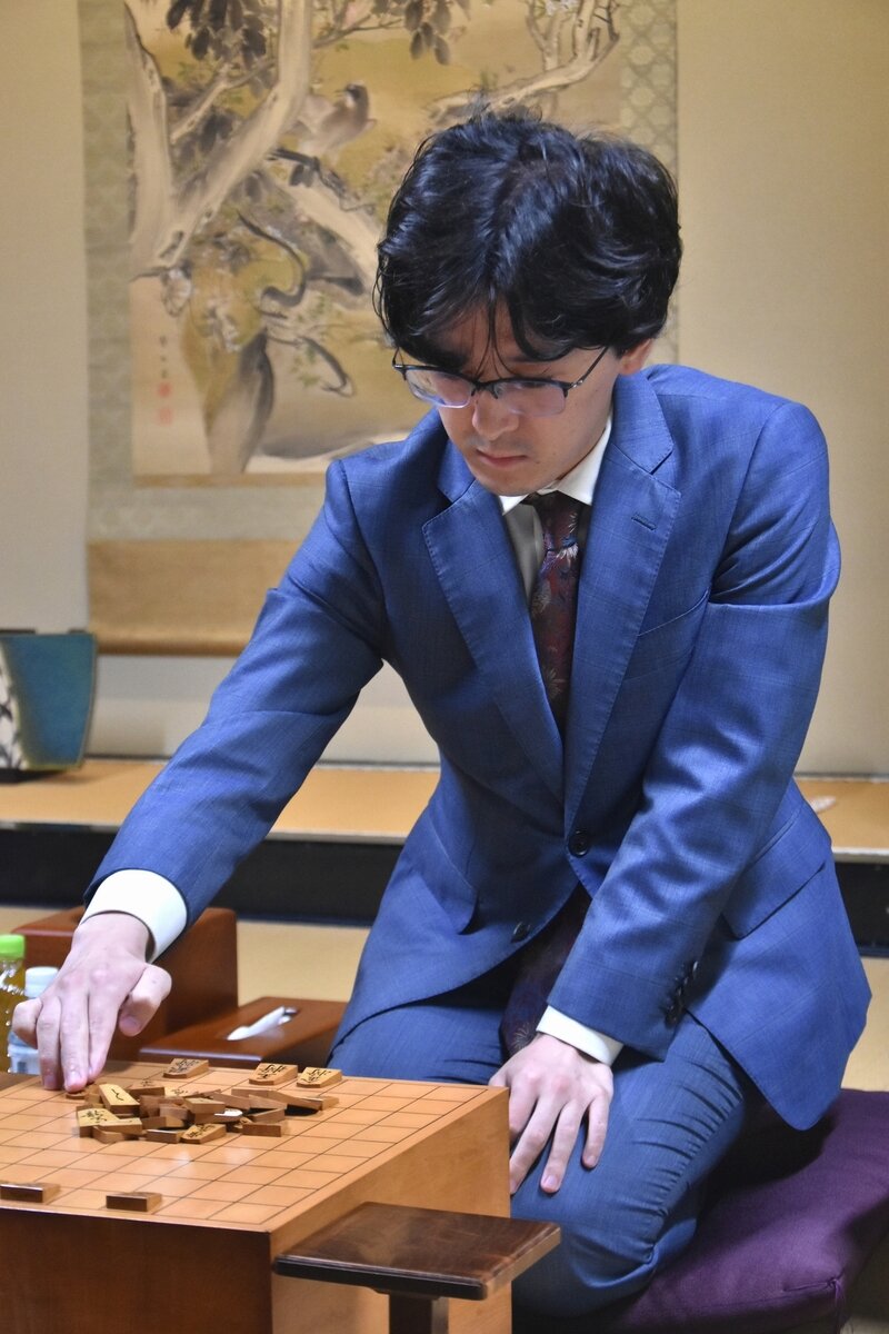 初防衛を目指して広瀬章人九段の挑戦を受ける伊藤匠王座（日本将棋連盟提供）