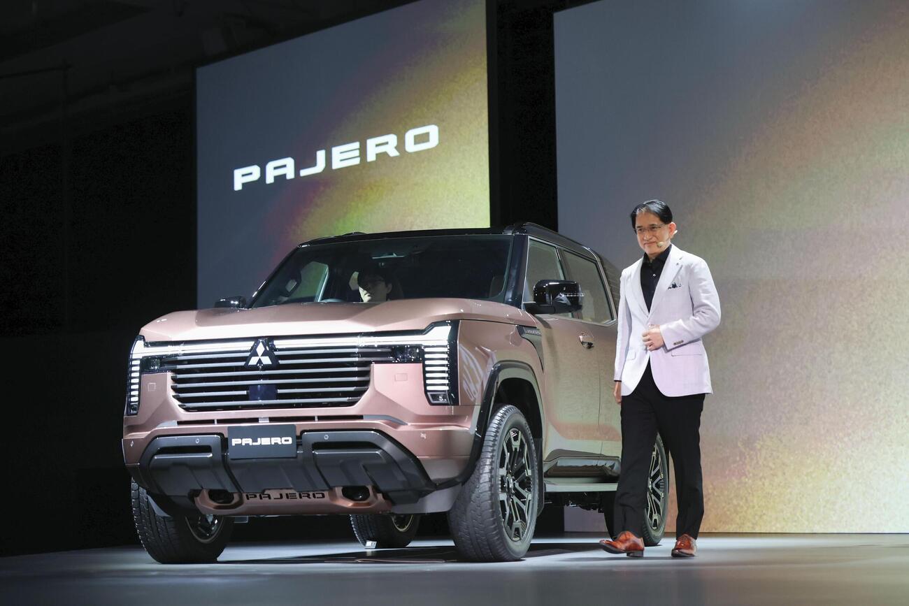初公開された三菱自動車の新型「パジェロ」＝2日午後、東京都港区(共同)