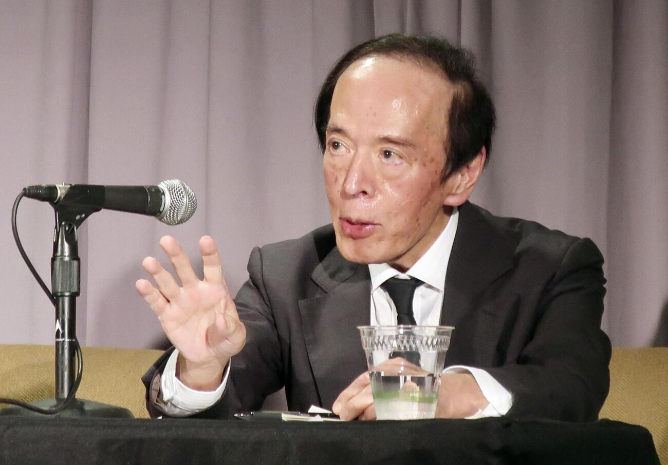 G20財務相・中央銀行総裁会議後に記者会見する日銀の植田総裁。政策金利の引き上げについて、次回金融政策決定会合で検討する意向を表明した（共同）