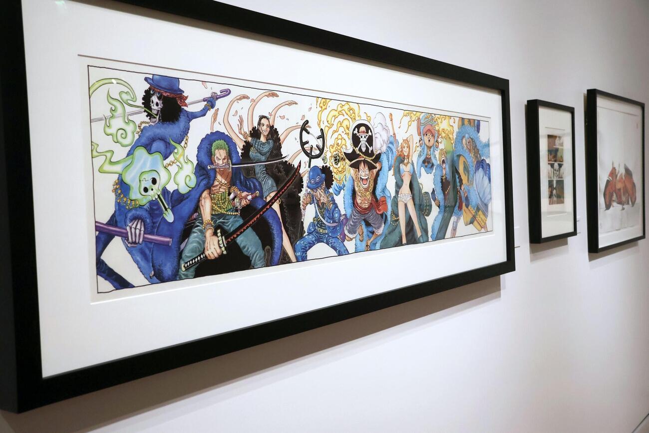 ジョージ・ルーカス監督らが設立した美術館に展示された、漫画「ONE PIECE」の絵（左）＝2日、米ロサンゼルス（共同）