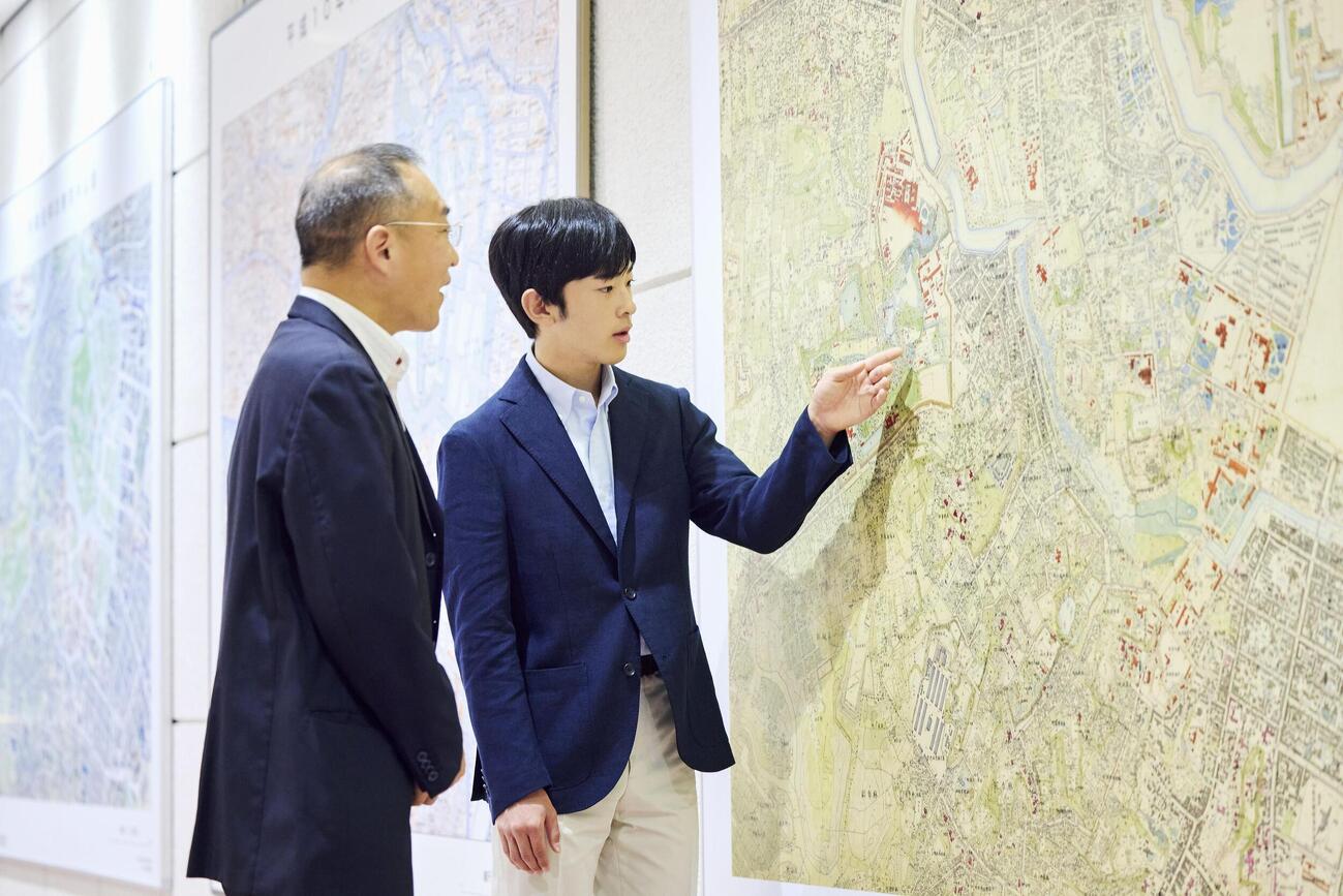 茨城県つくば市の地図と測量の科学館を訪問された悠仁さま＝8月（宮内庁提供）