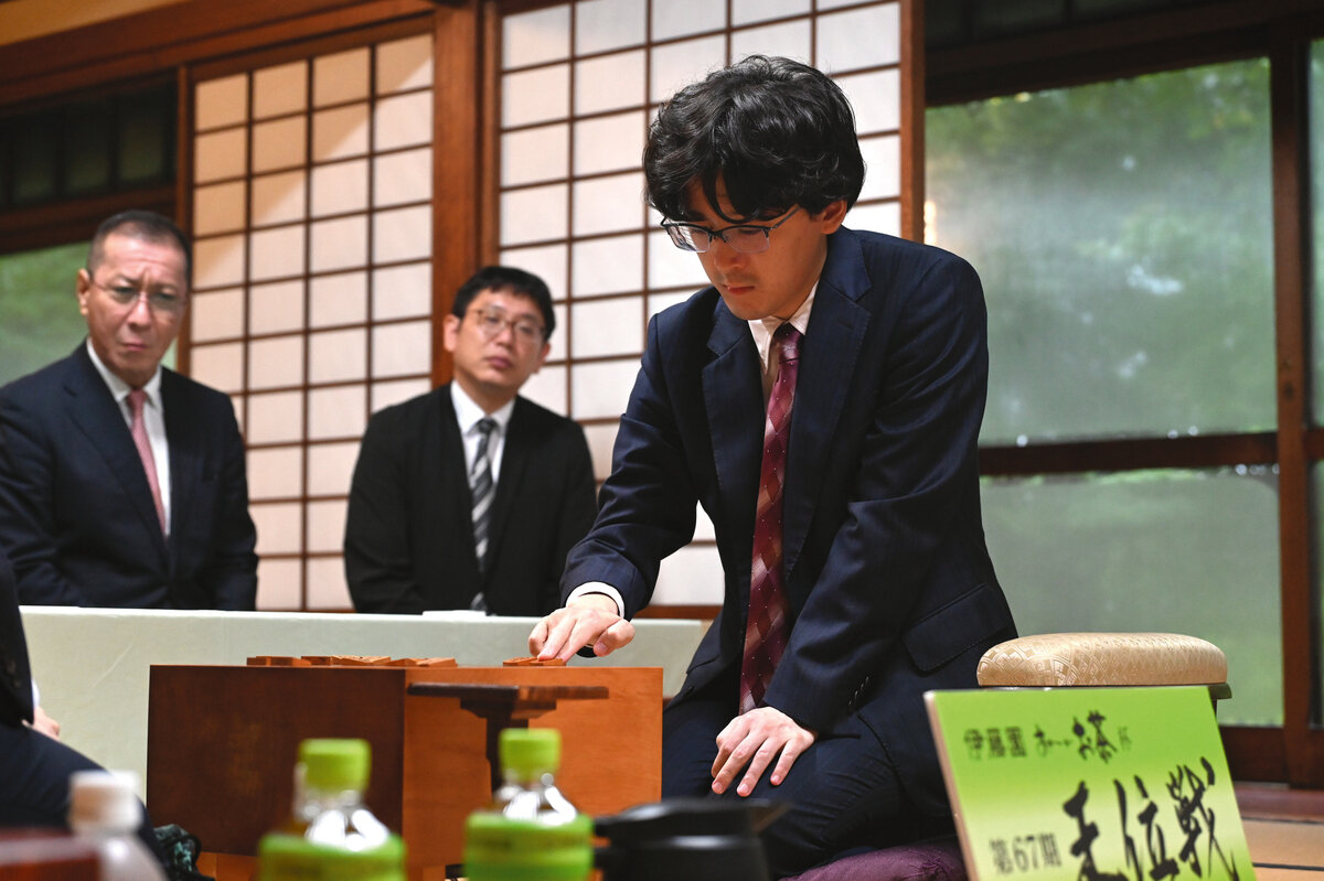 第6局を制して3勝3敗に追いつき最終第7局へと望みをつなぎたい伊藤匠2冠（日本将棋連盟提供）