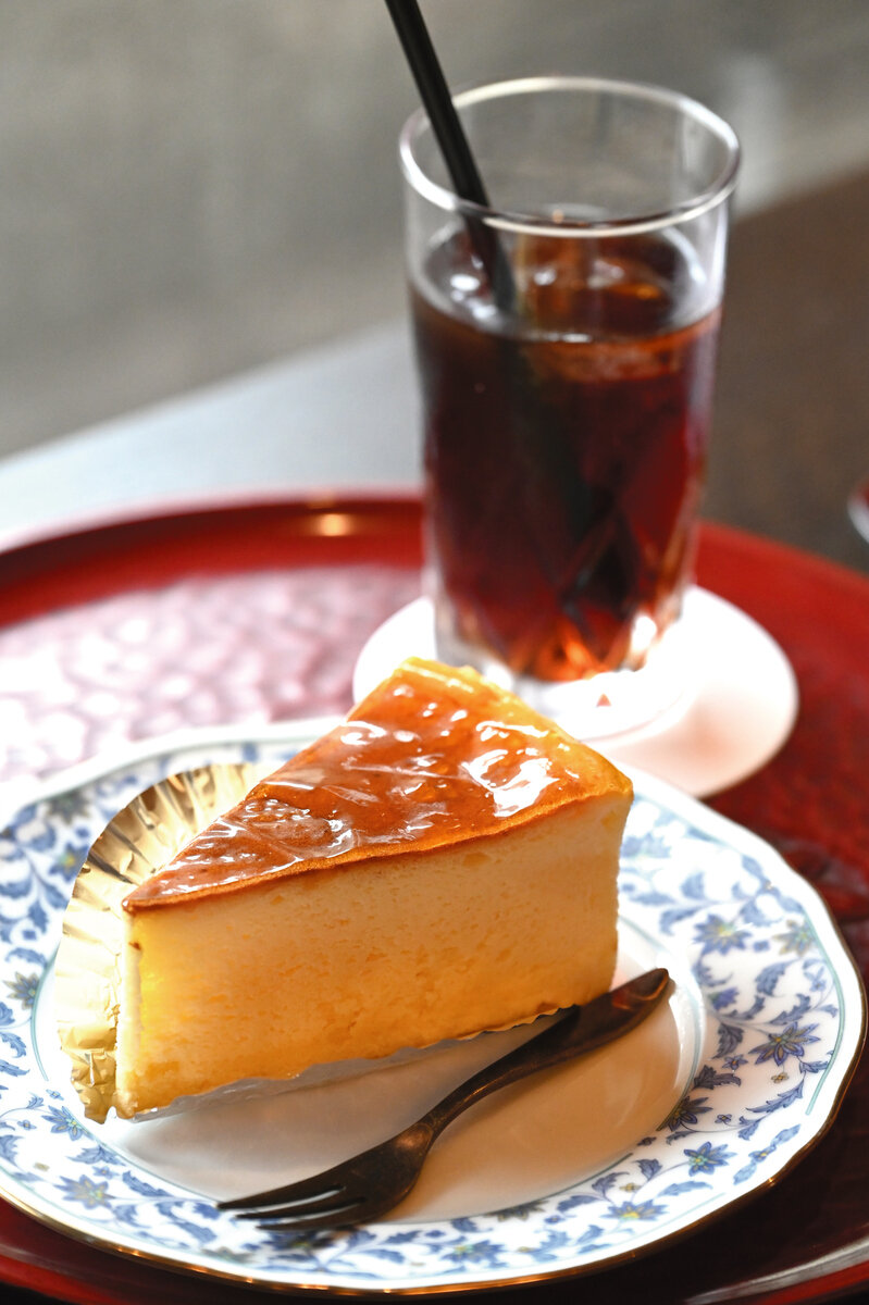 伊藤匠2冠の初日午前のおやつは「スフレチーズケーキ」と「アイスストレートティー」（日本将棋連盟提供）