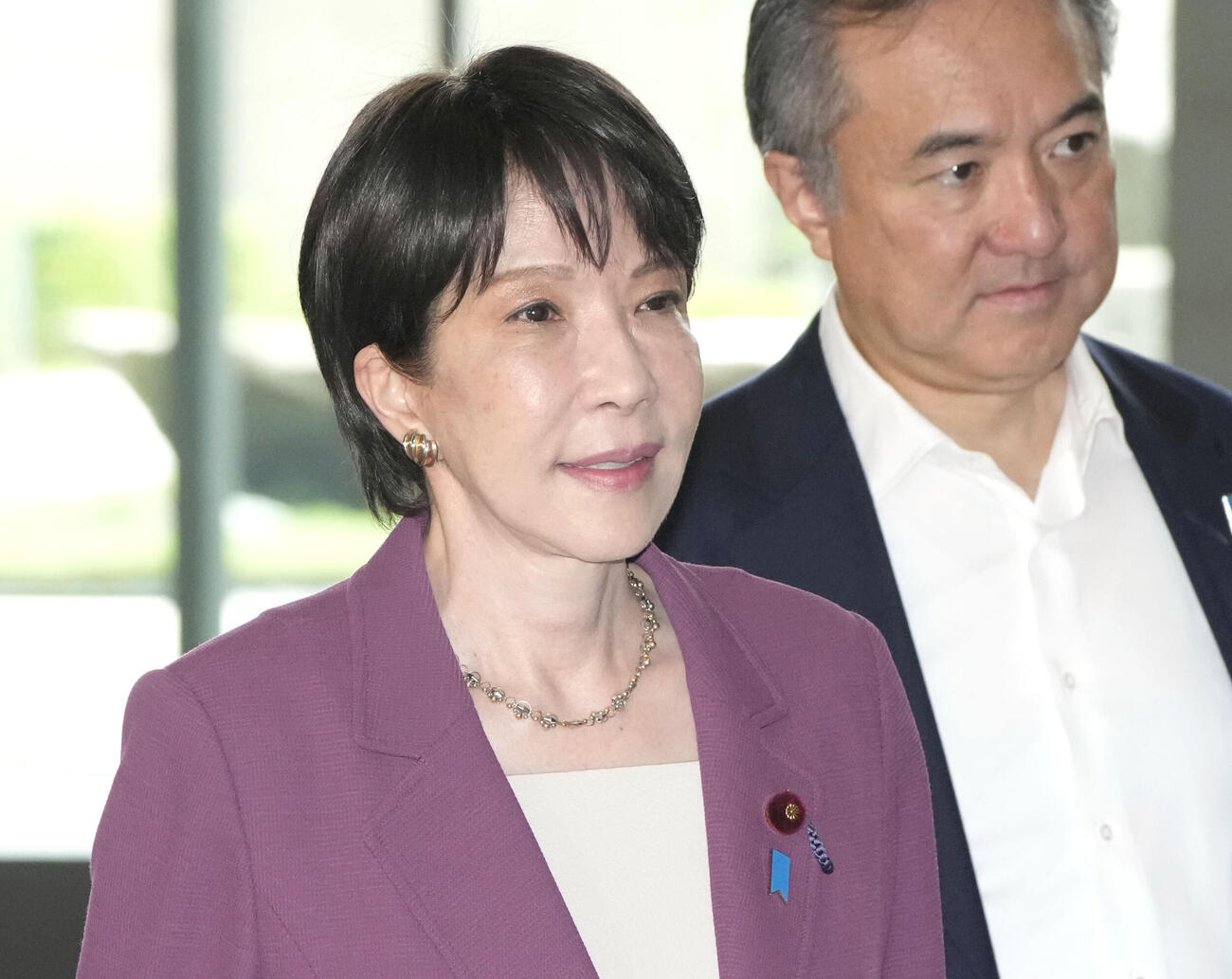 首相官邸に入る高市首相＝9日午前（共同）