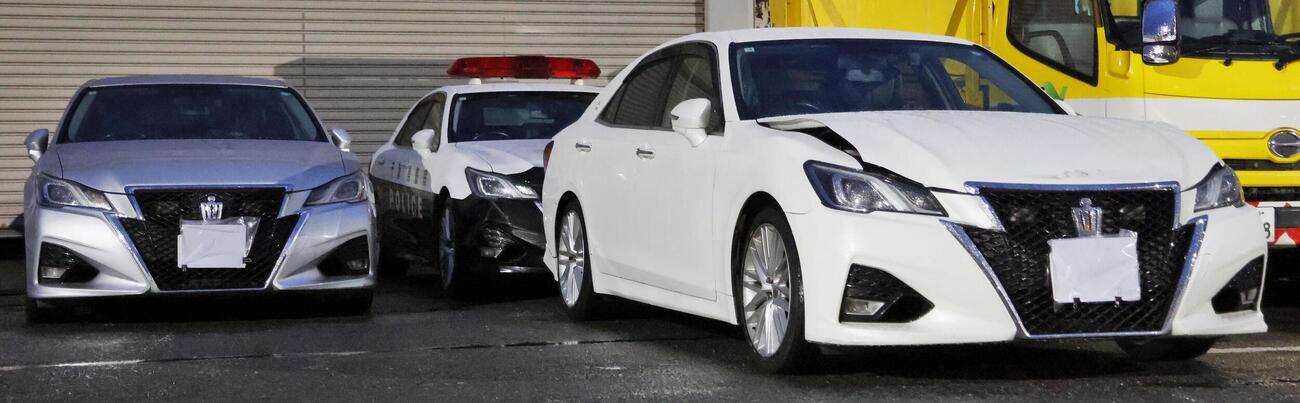 被害を受けた3台の警察車両（共同）