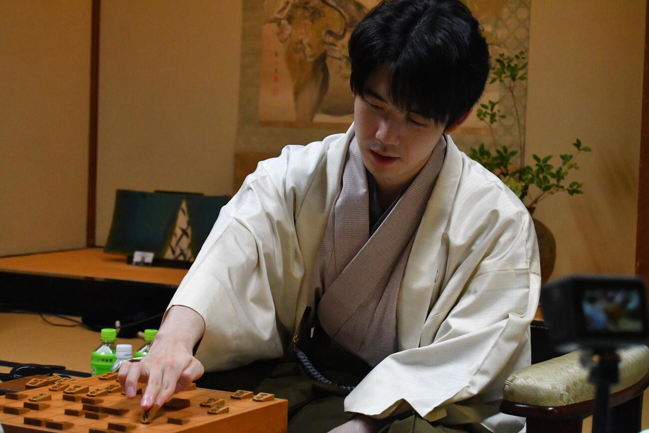 伊藤匠2冠を4勝2敗で下して7連覇を達成した藤井聡太王位