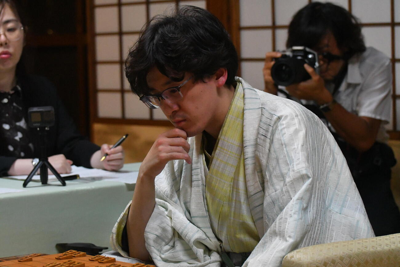 終盤競り負けて2勝4敗で挑戦を退けられた伊藤匠2冠