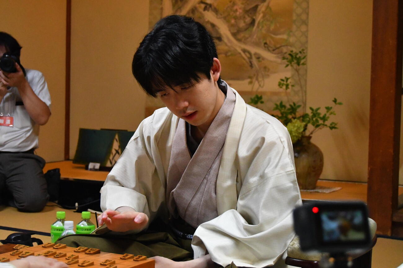伊藤匠2冠を4勝2敗で下して7連覇を達成した藤井聡太王位