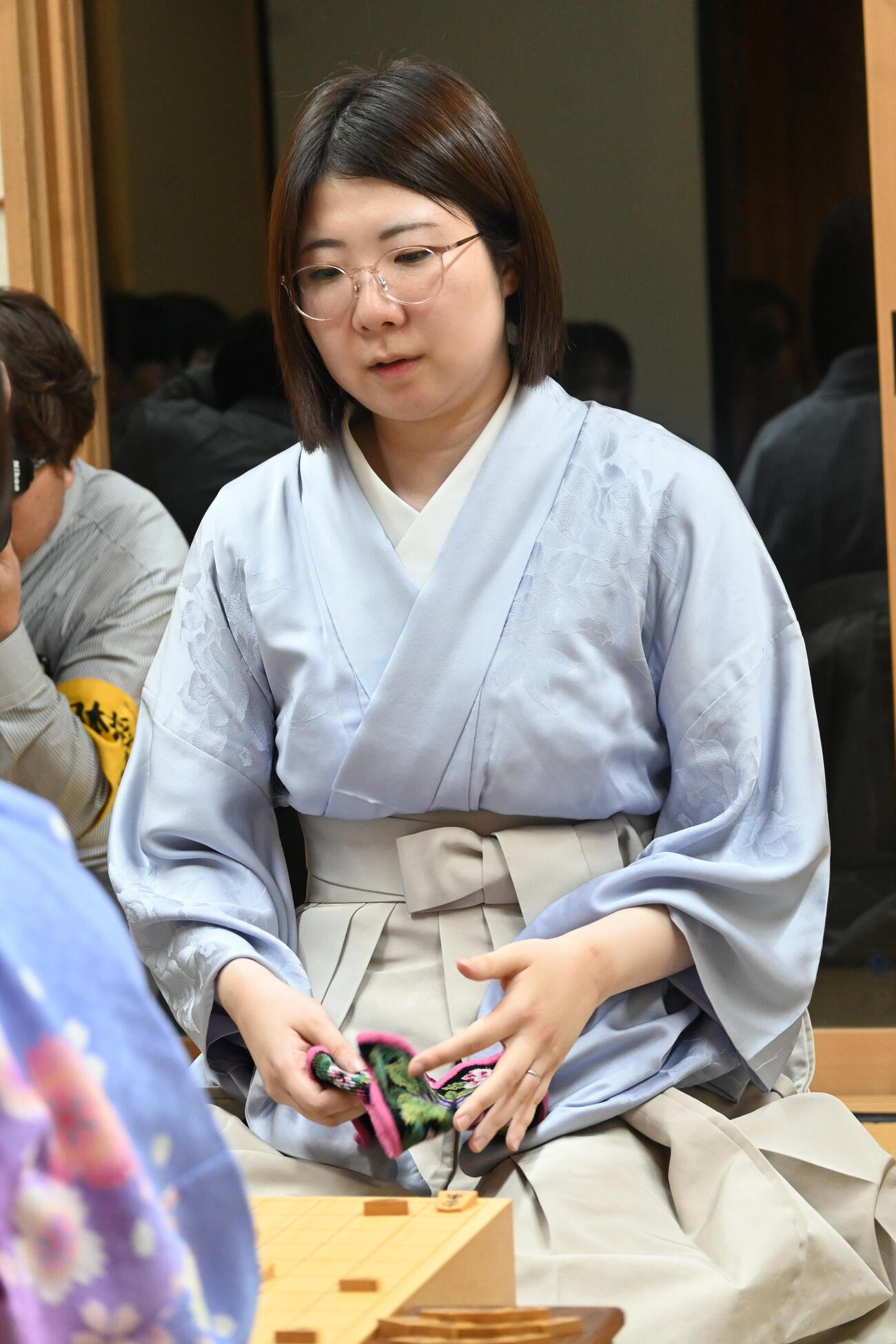 感想戦を行う西山朋佳白玲（撮影・松浦隆司）