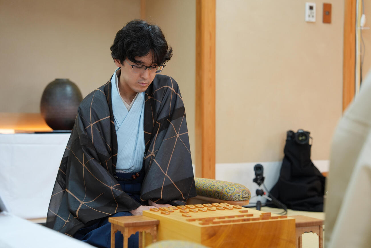 王座戦5番勝負第2局に臨んだ伊藤匠王座（日本将棋連盟提供）