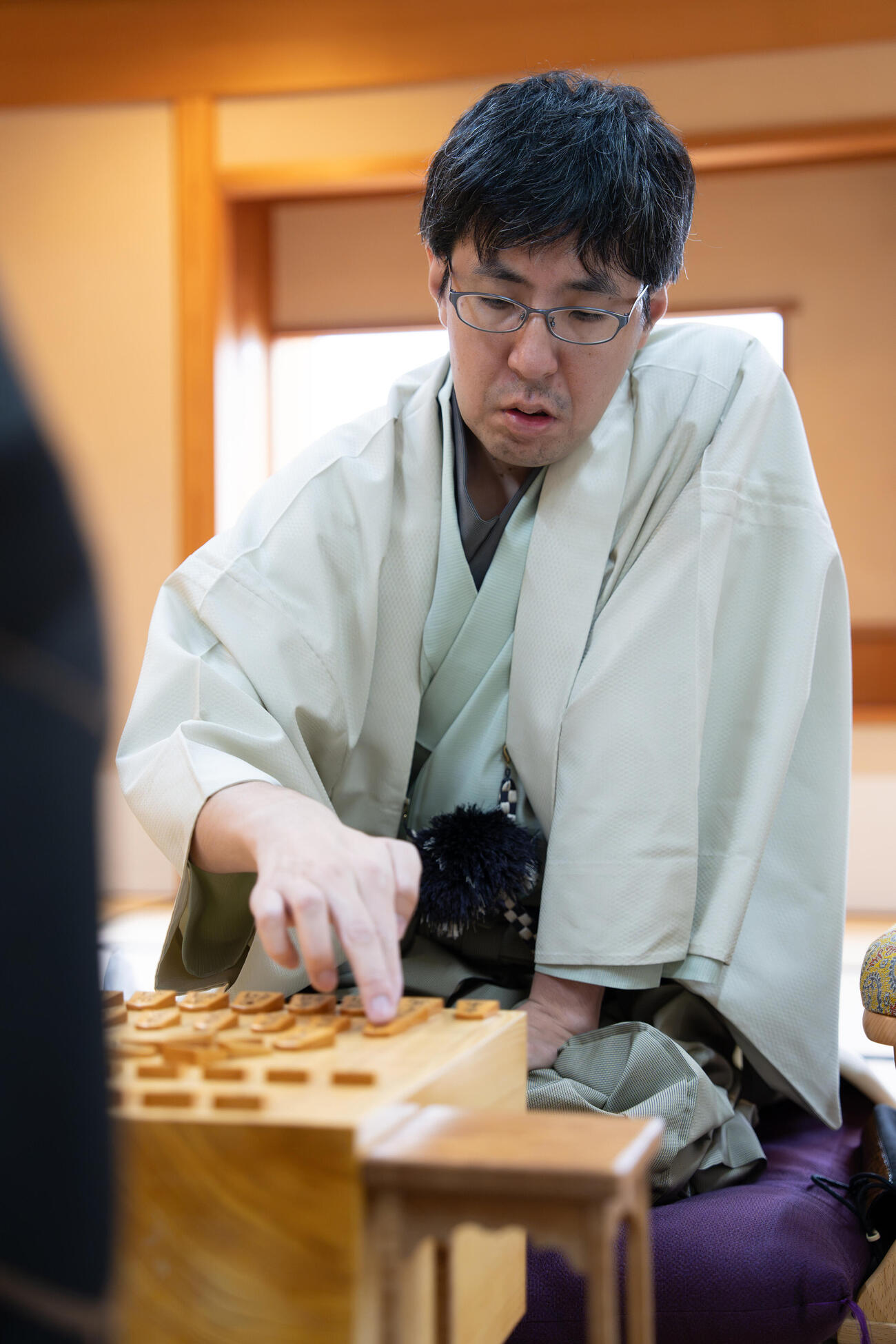 王座戦5番勝負第2局に臨んだ広瀬章人九段（日本将棋連盟提供）