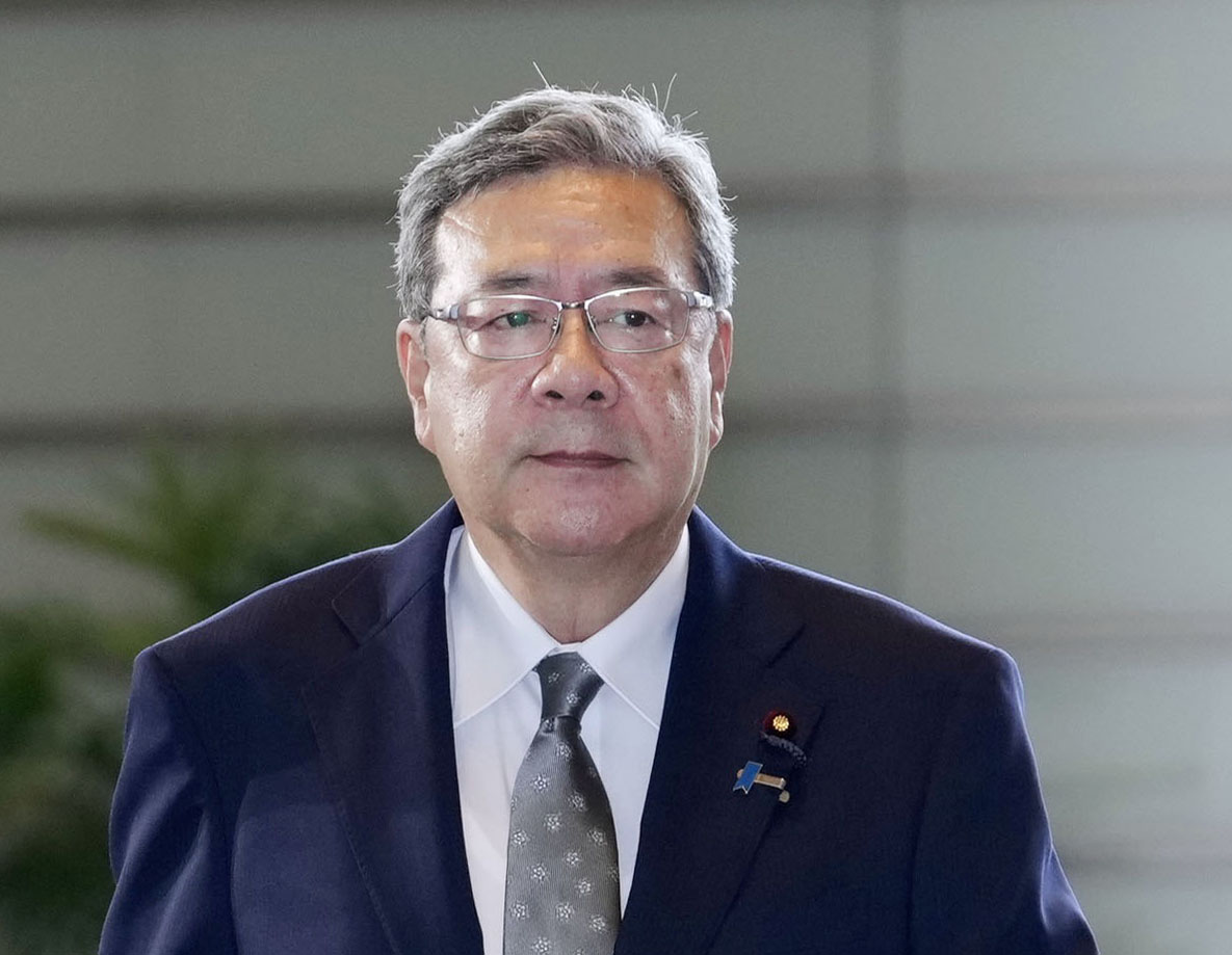 規制改革相に決まり、首相官邸に入る中司宏氏＝17日午後1時13分(共同)