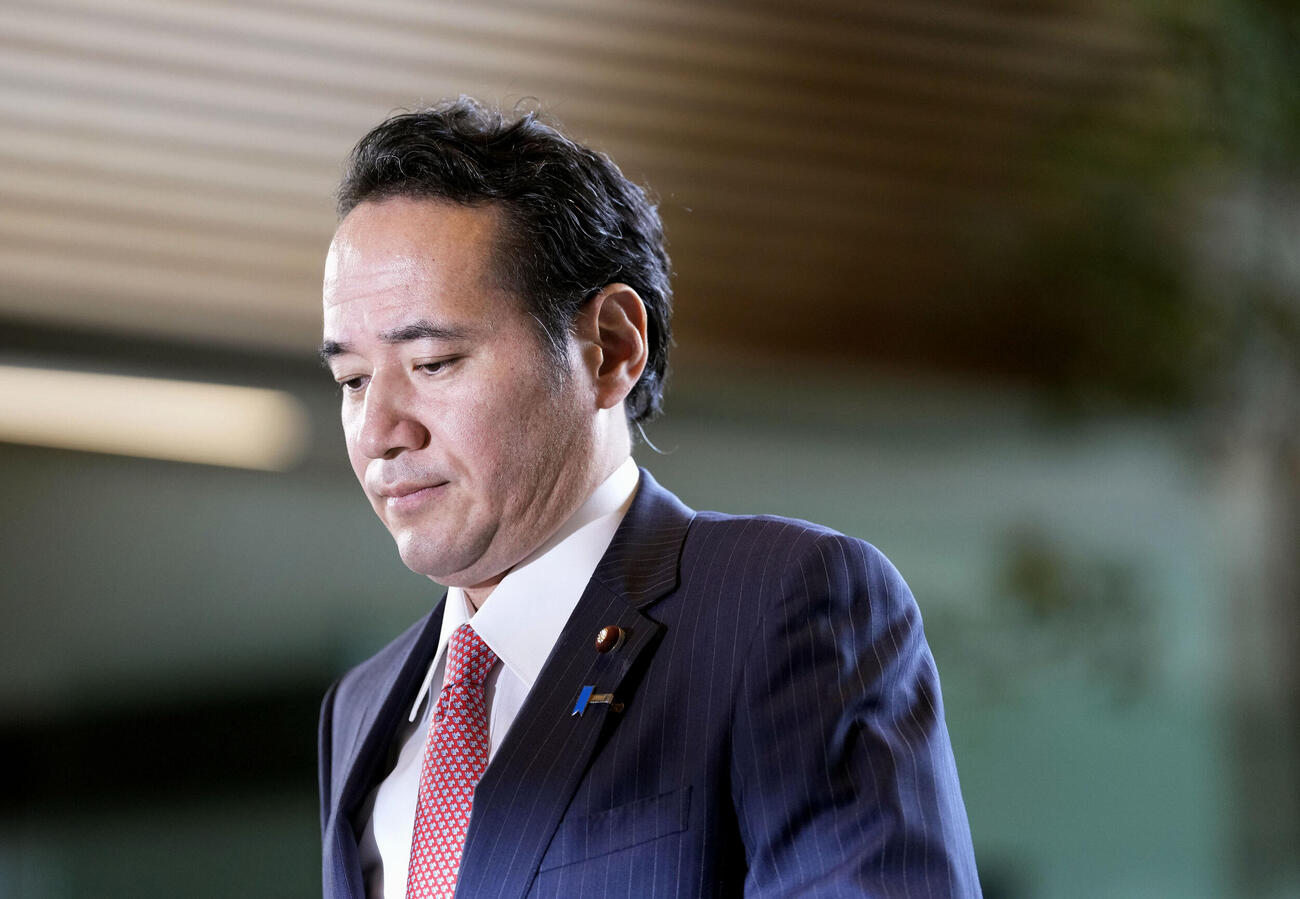 農相に決まり、首相官邸に入る簗和生氏（共同）