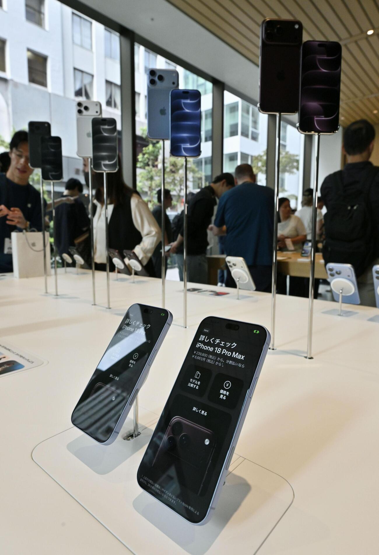 発売された「iPhone18プロ」シリーズ（共同）
