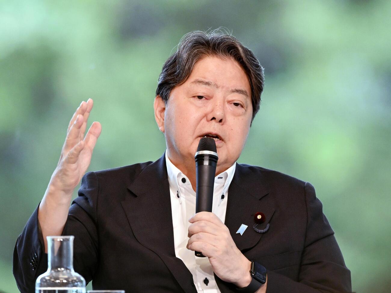 講演する林前総務相（共同）