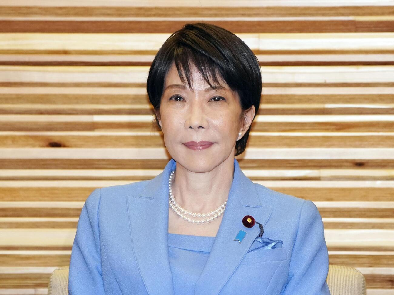 閣議に臨む高市首相（共同）
