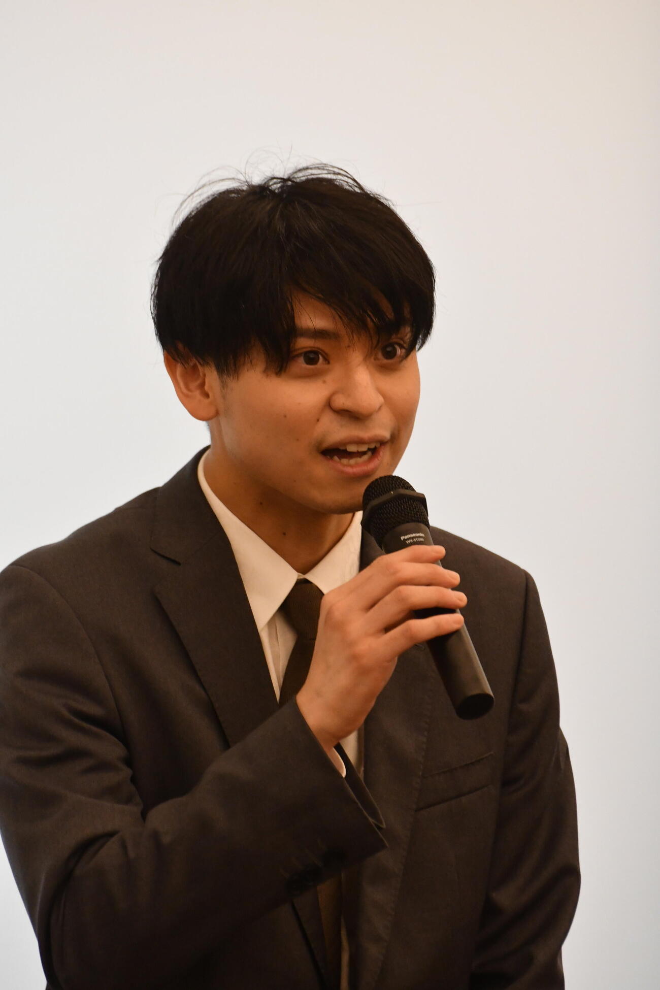 最初のプログラムである渡辺明九段との席上対局で「魔王討伐」を叫んだ斎藤明日斗六段