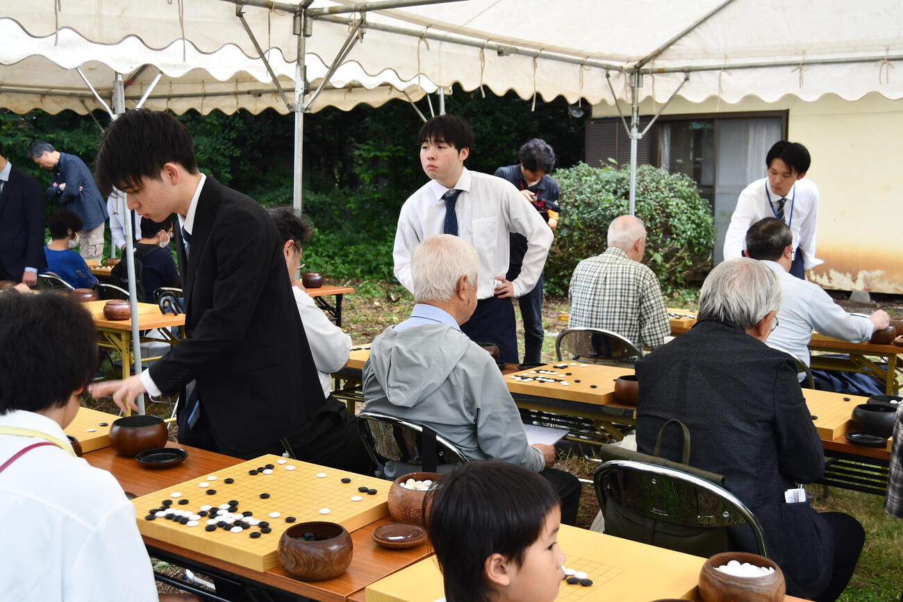 「新しき村」で初めて開催された「もろやま『この道』囲碁祭り」