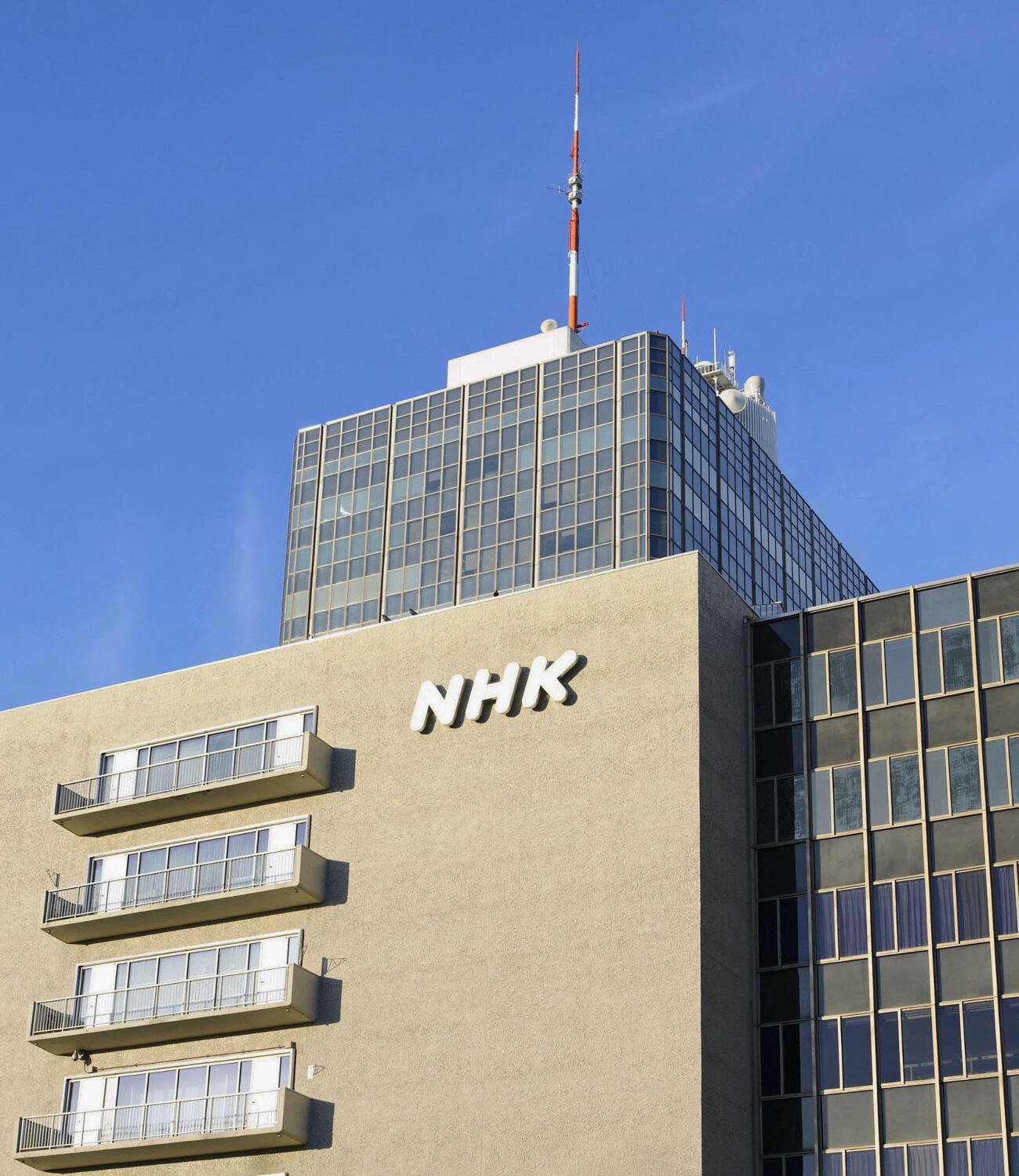 東京・渋谷のNHK放送センター(共同)