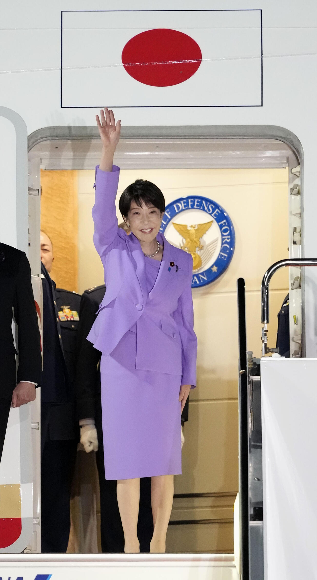 訪米のため、羽田空港を出発する高市首相（共同）