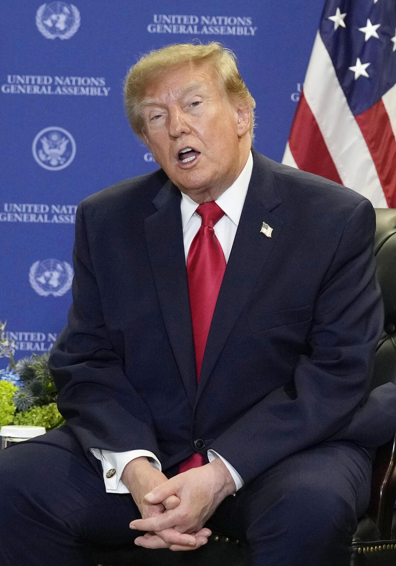 高市首相と会談するトランプ米大統領＝22日、米ニューヨークの国連本部（共同）