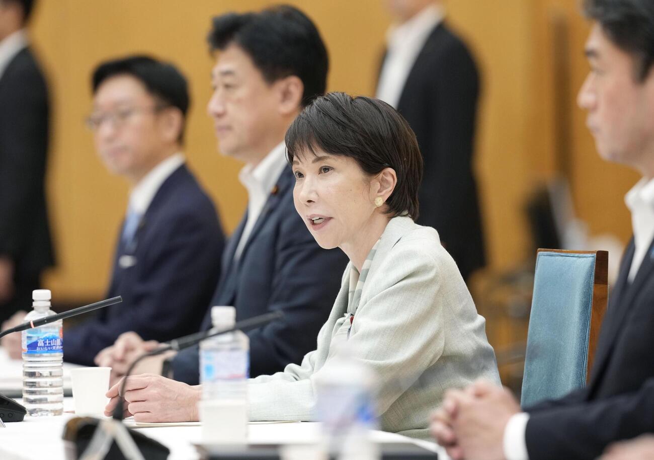 インテリジェンス機能の強化に向けた有識者会議の初会合で発言する高市首相＝28日午後、首相官邸（共同）